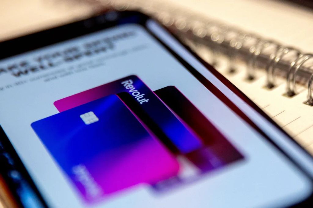 Revolut Weighs Buying American Bank to Speed Expansion